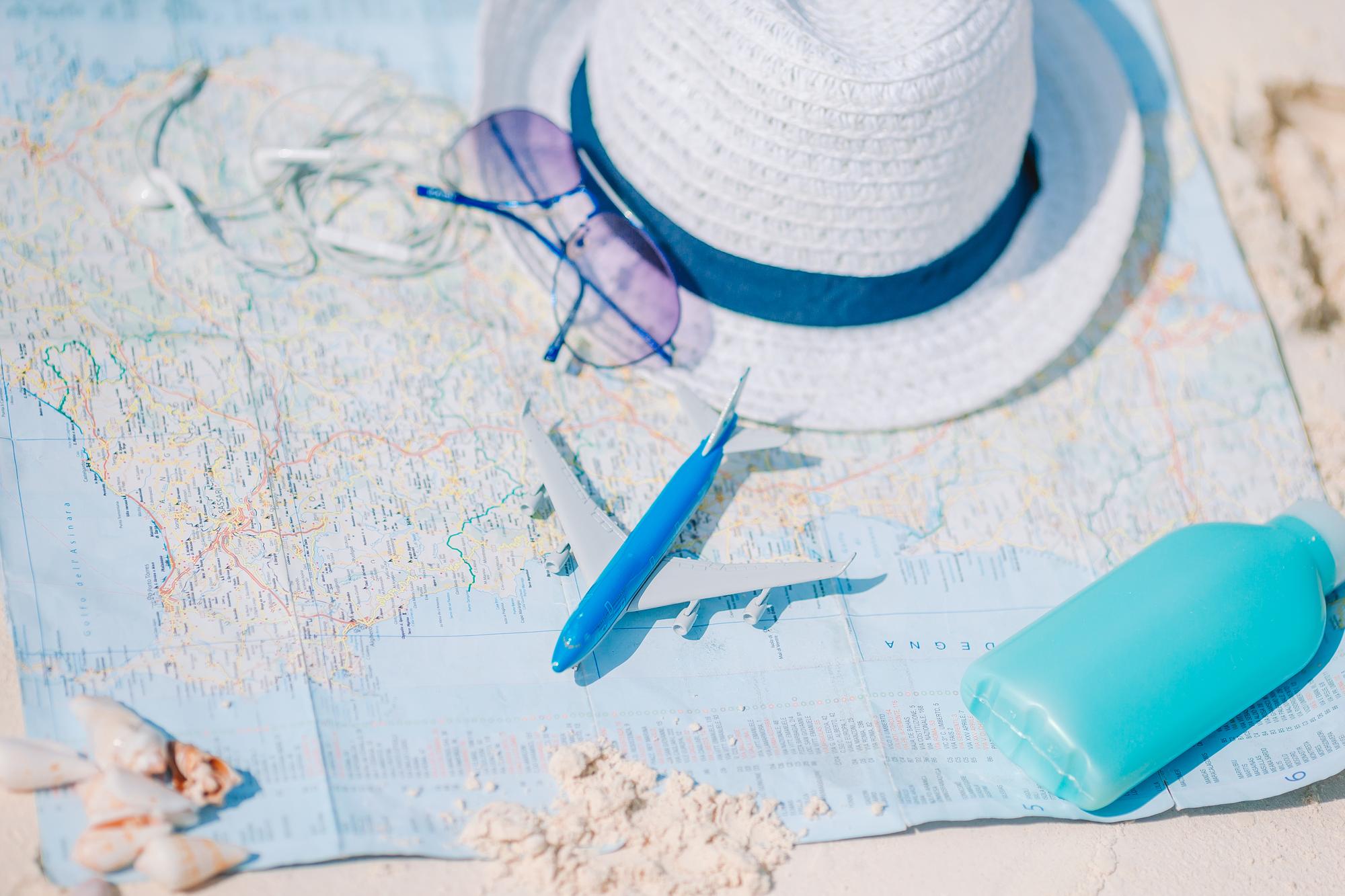 high angle view hat table 1048944 21258180