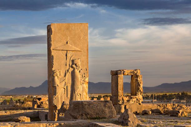 تاریخ ایران 1 istockphoto 996772804 612x612 1