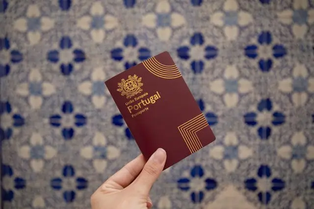 راهنمای جامع و قطعی خروج زمینی از کشور؛ سفری بیدغدغه به استانبول، وان و ایروان 3 get golden visa EKClLTG93ws unsplash