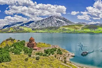 راهنمای جامع سفر به شهر وان؛ از ارزانترین مراکز خرید و اوتلتها تا تفریحات شبانه و جاهای دیدنی 5 things to do