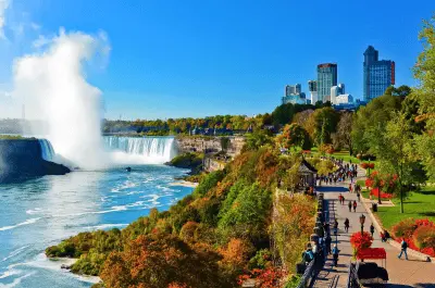 راهنمای جامع ویزای توریستی کانادا (شرایط، مدارک، هزینهها و مراحل ۲۰۲۶) 2 Niagara Falls clifton hill