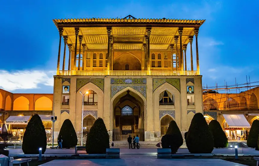 کاخ عالی قاپو اصفهان