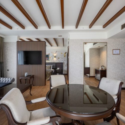 1714375599_NAWW7QI0LE_medium